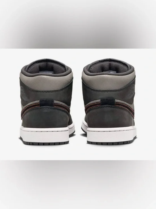 Nike Air Jordan 1 Mid SE in the "Night Stadium" colorway 7Y - Picture 4 of 11